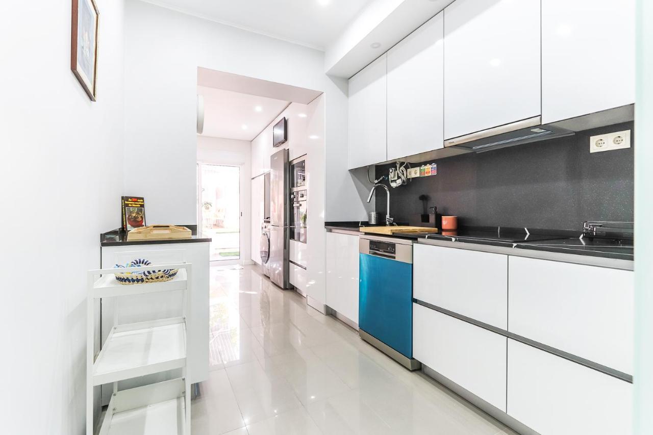 Vita Portucale ! Moscavide Casa Branca W/ Terrace Lisbona Esterno foto