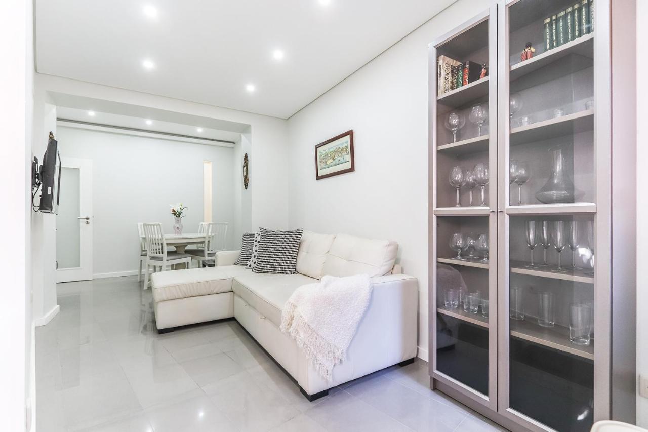 Vita Portucale ! Moscavide Casa Branca W/ Terrace Lisbona Esterno foto