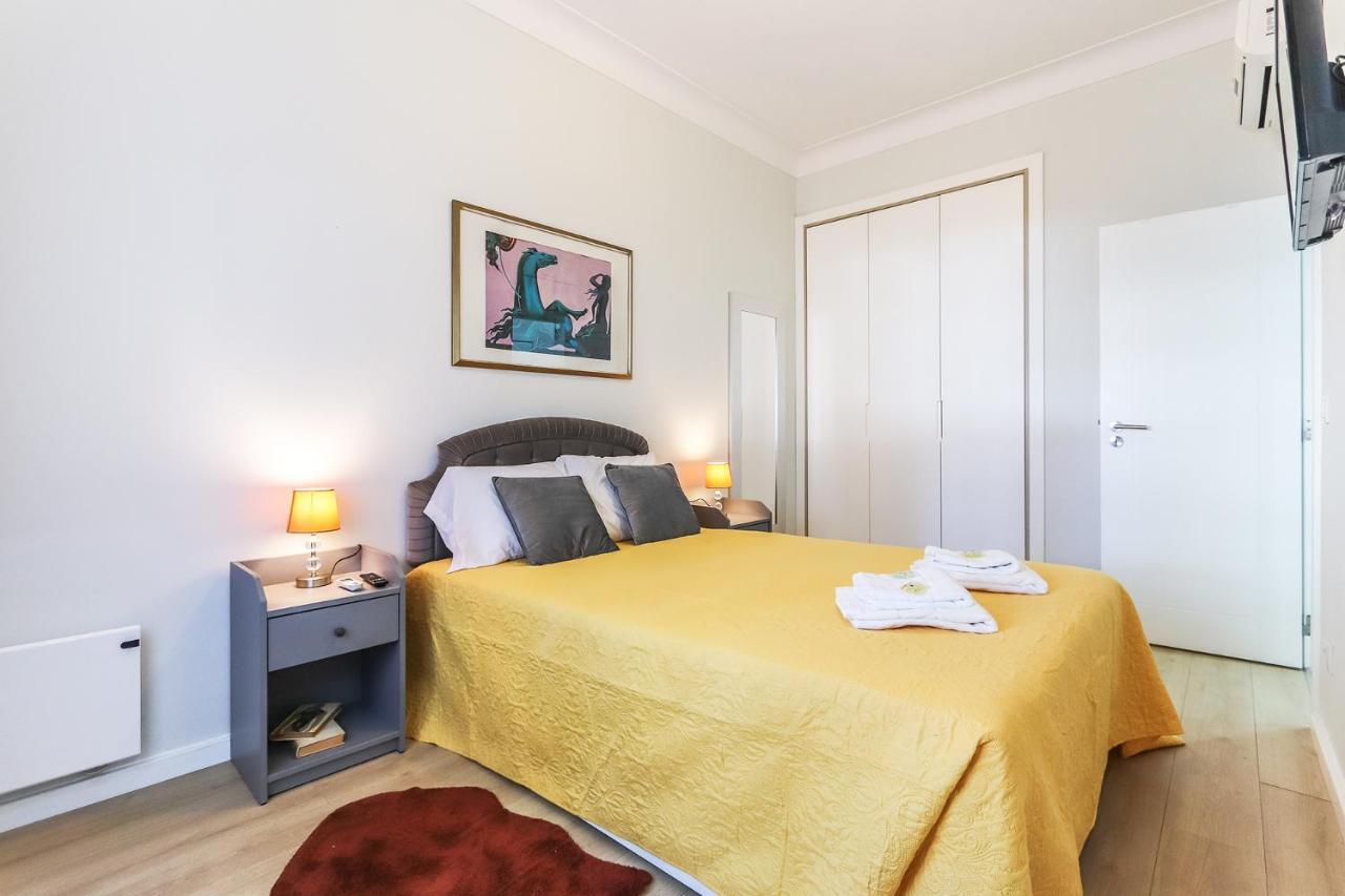 Vita Portucale ! Moscavide Casa Branca W/ Terrace Lisbona Esterno foto