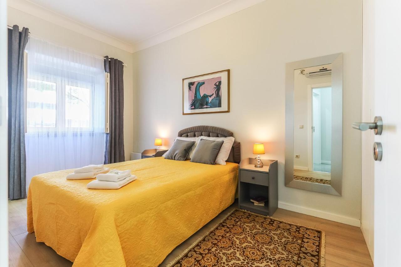 Vita Portucale ! Moscavide Casa Branca W/ Terrace Lisbona Esterno foto
