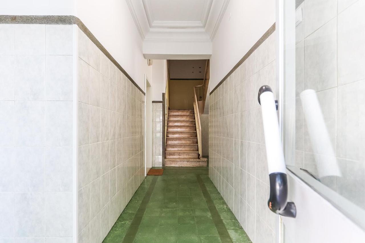 Vita Portucale ! Moscavide Casa Branca W/ Terrace Lisbona Esterno foto