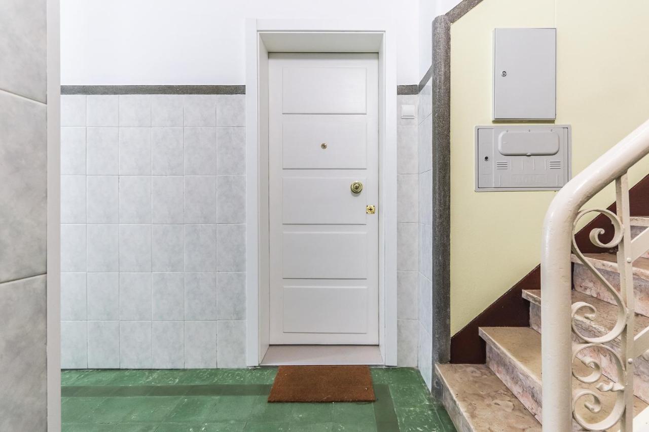 Vita Portucale ! Moscavide Casa Branca W/ Terrace Lisbona Esterno foto