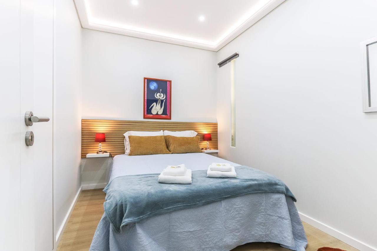 Vita Portucale ! Moscavide Casa Branca W/ Terrace Lisbona Esterno foto